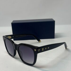 Like New women’s Louis Vuitton Black Sunglasses larger lense LV